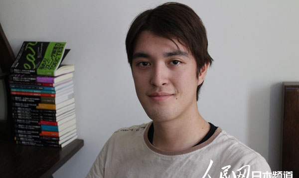 第5回漫畫に託した北京の夢--佐々木ディエゴ剛実さん　北京で唯一の中國人と日本人を?qū)澫螭摔筏柯嫢旦`クル「北京漫畫研究會」を主催している佐々木ディエゴ剛実さん。現(xiàn)在、対外経済貿(mào)易大學(xué)に通う3年生だ。中國でも特に「80後」、「90後」と言われる10代から30代までの若い層に圧倒的な人気を誇る日本アニメだが、佐々木さんにこのサークルを立ち上げた経緯や中國のアニメ事情などについて伺った。[日本語版]  [中國語版]  [動畫]