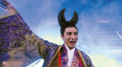 ニッキー?ウーの女裝がネットユーザーの不評(píng)買う