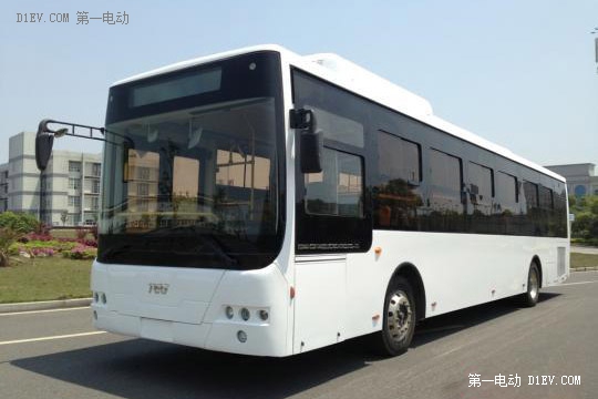 　開催地の一つであるクリチバでは、クリーム色のハイブリッド新エネルギー路線バスが走る姿を目にする。これは中國の南車の子會社が開発?製造した...