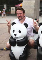 済南　パンダ100頭がバスに乗って「フラッシュモブ」　環(huán)境保護(hù)をPR