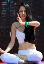 雲(yún)南省曲靖で1千人のヨガの公益活動(dòng)