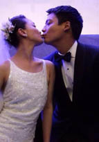 周迅が挙式　白いウェディングドレス姿で愛(ài)を誓う