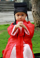 可愛(ài)らしい小さな女道士がネットで人気