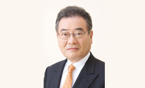 　中華人民共和國成立六十五周年を迎えました事、心からお祝い申し上げます。貴國は、この65年間、幾多の困難を乗り越え、発展をとげ、大きく変化してきました。今や世界第2位の経済大國となりました。日中両國関係は、1972年の日中國交正?；詠怼⒋螭k展を遂げています。人的交流は500倍、貿(mào)易額は300倍に達(dá)しています。また、友好都市提攜は350を超えています。両國政府関係は「島問題」より、大変困難な狀況になっています。殘念ながら民間交流にも少なからず影響を及ぼしています。
