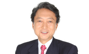 　中華人民共和國成立65周年を心からお祝いを申し上げます。世界の潮流において、経済の中心は大西洋地域からアジア太平洋地域に移動しており、後世の歴史家は、「アジアの世紀(jì)」は２１世紀(jì)から始まったと総括するでしょう。また、こうした重心移動を推進(jìn)している最大の動力は、域內(nèi)の経済成長の活力で、世界におけるGDPは米國、中國、日本の順であり、人口は中國、インド、米國、インドネシアの順、つまり、それを中國が中心的に形成していることは間違いありません。