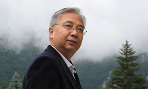 　私たちの祖國がますます繁栄し、私たちの人民が幸せでありますように！