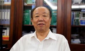 　今年は私たちの祖國の國慶65周年に當(dāng)たります。偉大な社會主義祖國の繁栄に心からの祝福をお送りいたします。