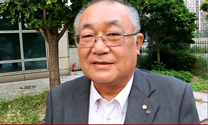 　10月1日で中華人民共和國成立65周年の國慶節(jié)を迎えて、本當(dāng)におめでとうございます。これから世界はグローバル時代を迎えてくると思います。（第四回「加計學(xué)園杯」日本語國際弁論大會で）中國の若い學(xué)生がいろいろと発表してくれましたが、ぜひ日本の方にも來ていただいて、日本の文化についていろいろやってくると思います。日本と中國は、これからぜひ文化交流を進(jìn)めていきたいと思っております。