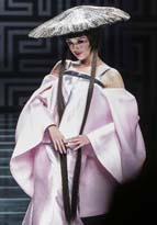 中國(guó)國(guó)際ファッションウィーク　メイクとファッション