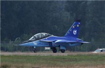 L-15「猟鷹」練習(xí)機