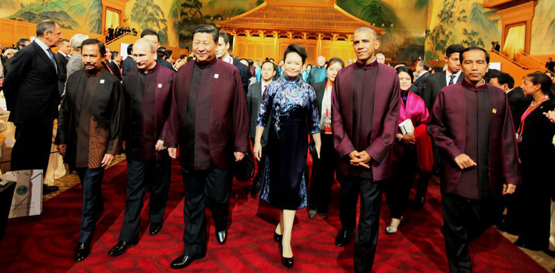 習(xí)近平主席夫妻がAPEC首脳會(huì)議各エコノミー首脳らを歓迎