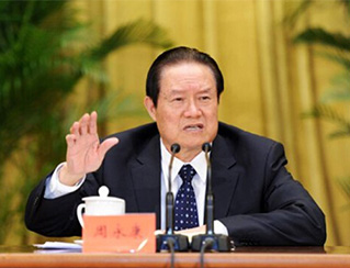  
     
    　7月の10大ホットワードが発表　「周永康」「マレーシア航空」など

       周永康、男性、漢族、1942年12月生まれ、江蘇省無錫出身。1964年11月に共産黨に入黨し、1966年9月に勤務(wù)開始。北京石油學院探査學部地球物理探査専攻卒業(yè)、大卒、教授クラス上級エンジニア。第17期中央政治局委員、常務(wù)委員を務(wù)めた。2014年07月29日、中共中央は、深刻な規(guī)律違反の疑いがあるとして、周永康に対する中共中央紀律検査委員會による立案審査を決定した。

★「周永康」    ★「マレーシア航空」    ★「臺風ラマスーン」★「杭州7.5バス放火事件」    ★「甲午戦爭」    ★「集団的自衛(wèi)権」★「ドイツ代表サッカーチーム」    ★「鶏缸杯」★「『小蘋果』」    ★「朝內(nèi)大街81號」