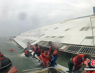  
     
    　4月の10大ホットワードが発表　トップは「セウォル號」

       4月16日午前8時58分頃、乗客?乗員計476人を乗せた韓國の大型旅客船「セウォル號」が、全羅南道珍島郡の観梅島（クヮンメド）沖海上で転覆、沈沒。5月10日の時點で、276人が死亡、28人が行方不明となっている。乗客のうち、325人が修學旅行中の安山市の檀園高等學校2年生生徒だった。

★「韓國の大型旅客船『セウォル號』」    ★「ガブリエル?ガルシア＝マルケス」    ★「棒棒軍」★「XP後遺癥」    ★「馬伊琍體」    ★「Foc熱帯種4」★「新浪」    ★「布の鞋を履いた科學院の院士」★「動畫再生ソフトqvod」    ★「ミルクティーラブ」