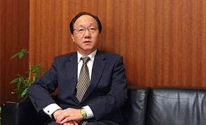 共に手を攜えて中日経済貿易の交流と協(xié)力を一層増進させ、経済貿易の持続的かつ安定したより深い発展を促し、共に春のシンフォニーを奏でましょう！そして中日友好事業(yè)のさらなる輝かしい未來のために絶えず邁進していきましょう！