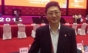 新春を迎えるに當たり、長城協(xié)力および「日中商報」社員一同を代表し、皆様に新年のお祝いを申し上げます。新たな一年において、我々は引き続き変わることなく邁進し、皆様方と共に手を攜え、中日両國の文化交流の上に我々の貢獻をしてまいりたいと思います。