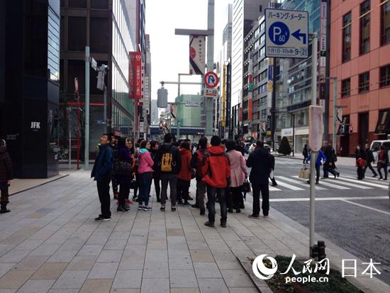  20日、銀座に訪れた中國人団體ツアー客