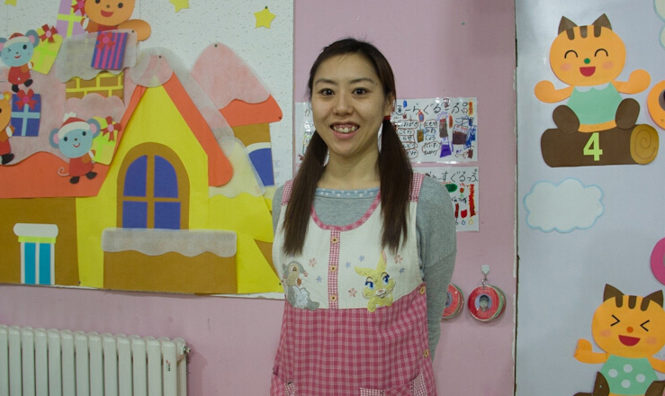 第10回なないろに輝く未來を子どもたちに　原口めぐみさん　北京望湖公園內(nèi)にある「新世界國際幼稚園」の一角に、北京で暮らす日本の子どもたちのために、日本と同じ幼児教育環(huán)境を提供する幼稚園「北京なないろこども園」があります。今回はこの日本人幼稚園と若手園長として活躍する原口めぐみさんをご紹介します。[日本語版]  [中國語版]  