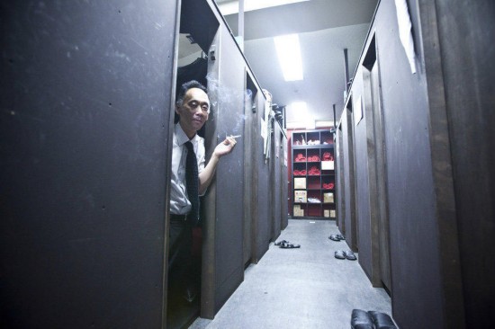 日本「ネットカフェ難民」　わずか3平方Mの空間で生活