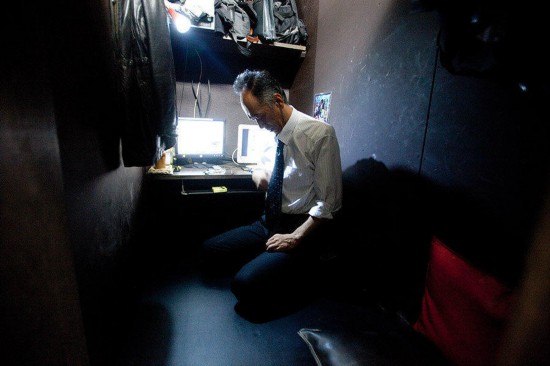 日本「ネットカフェ難民」　わずか3平方Mの空間で生活