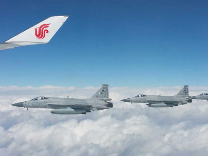 習近平主席の特別機をパキスタン空軍機が護衛(wèi)