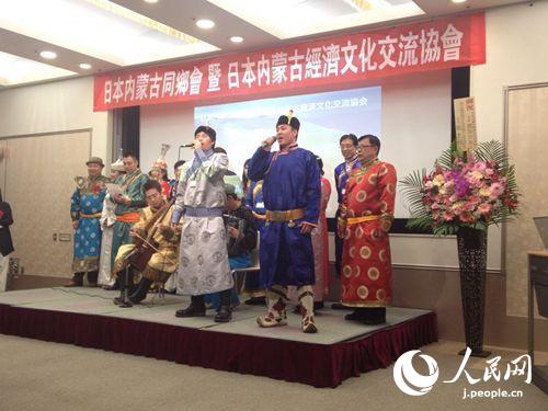  設(shè)立式典で行われた歌と踴りのパフォーマンス