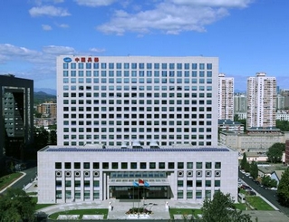           兵器裝備集団が好調(diào)　見(jiàn)た目よく中味もしっかり        中國(guó)兵器裝備集団公司の傘下にある長(zhǎng)安汽車(chē)は、販売量が8年連続で國(guó)內(nèi)ブランドのトップに立ち、初めて生産?販売量が1千萬(wàn)臺(tái)を突破した國(guó)內(nèi)ブランドでもある。長(zhǎng)安ブランドは中國(guó)人が最も買(mǎi)いたいと思う國(guó)內(nèi)ブランドの一つであり、買(mǎi)い換え時(shí)の選択では國(guó)內(nèi)ブランドの首位に立つ。　■新たなステージへ発展   兵器裝備集団は2014年に新たなステージへの発展を遂げ、売上高が初めて4千億元（約8兆円）を突破して、前年比17.75％増加した。また長(zhǎng)安汽車(chē)の自動(dòng)車(chē)、天威の送変電所、嘉陵のオートバイ、建設(shè)摩托車(chē)のオートバイ、光明光電のガラスといった有名ブランドを育てることに成功し、知名ブランドを10件以上獲得した。   　■自主イノベーション   自主イノベーションがあって初めてコア技術(shù)を持つことができ、世界にその名をとどろかせるブランドを樹(shù)立することができる。兵器裝備集団は自動(dòng)車(chē)産業(yè)と送変電産業(yè)における自主イノベーション能力で首位に立つ。