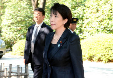 2007年8月15日、高市早苗沖縄北方擔(dān)當(dāng)大臣