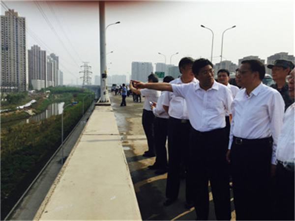 天津爆発事故　李克強(qiáng)総理が現(xiàn)場(chǎng)に到著