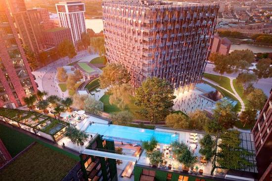 10階建ての高層ビルの間に透明の「空中プール」が出現　ロンドン