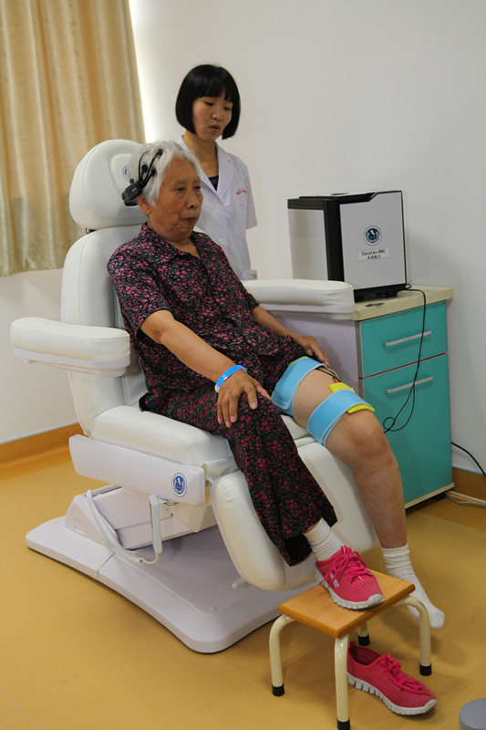 念じることで制御するリハビリロボット、「神工2號(hào)」が臨床応用に