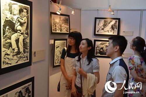 中露が反ファシズム戦爭(zhēng)勝利70周年寫真展を共同開催