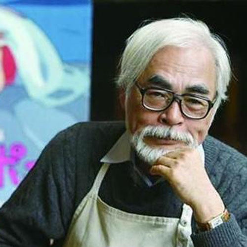 
宮崎駿氏の作品は多くが、人類と自然との関
係や平和主義にかかわるものであり、本人も繰り返し
反戦の主張を明らかにしている。今年7月の記者會見では、
安倍晉三首相に対し、その戦後70年談話で、日本がかつて中國に侵
略戦爭を発動したことを認(rèn)め、中國の民衆(zhòng)にもたらした大きな苦しみに深い
反省を示すよう求めた。                                                                    
                

　?。ㄈ毡兢希┣致詰闋帳贤耆诉^ちだった、中國の人々に多大な被害をもたらしたということをはっきり述べるべきだと思う。

　　やっていけないことはやってはいけない。他國を自國のための犠牲にして侵略することは、絶対やってはならない。どんな理由をつけても、どんなに美化しても美化しきれない。その原則だけは絶対守るべきであると思います。侵略してはいけないんです。