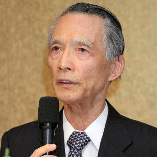 
森村誠一氏は、日本を代表する推理小説家だ。當(dāng)時、常石敬一という大學(xué)教授は、研究を通じ、「日
本の生物化學(xué)研究分野での研究成果は、舊日本軍が第二次世界大戦中に実施した生體細(xì)菌実験によって得られた結(jié)果である」という衝撃の結(jié)論に達(dá)した。常石教授は関連する著作を出版したが、誰も買わな
かった。そこで彼は森村誠一氏に連絡(luò)を取った。このような経緯から、森村氏は「苦痛に満ちた」創(chuàng)作活動に入り、ノンフィクション「悪魔の飽食」を完成させた。

             

　　日本には、『臭いものには蓋』という諺がある。だが私は、臭いものはあくまでも臭く、全てを取り出して、皆に『私は間違ったことをした』と告白し、謝罪することが、正しい道だと思っている。