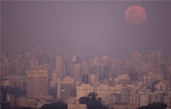 ヨーロッパの空にスーパームーンが出現(xiàn)