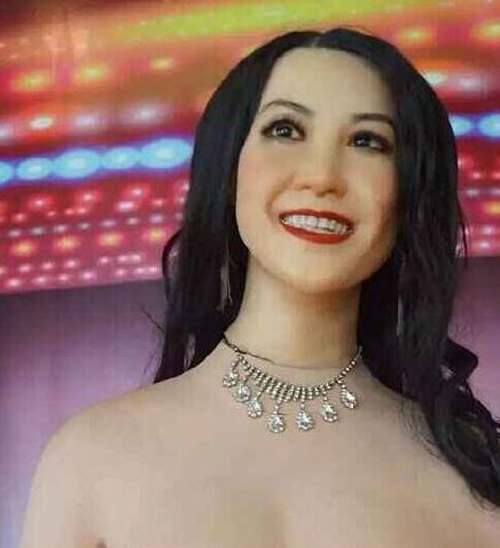 全く似てないスターの蝋人形 ネット民「ブサイクすぎる」