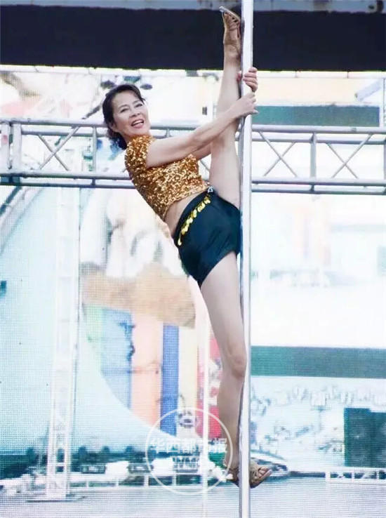 69歳の女性がポールダンスで金賞　中國