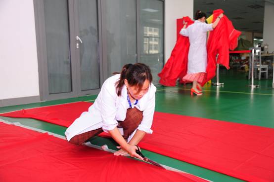 軍事パレード、巨大な國旗に使用されたハイテク技術