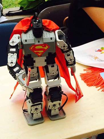 南京大學(xué)金陵學(xué)院　ロボットがダンスで新入生を歓迎