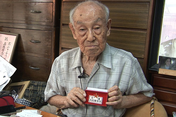 元八路軍の日本人兵士?小林寛澄さん「軍事パレードに參加できて光栄」　小林寛澄さんは、抗日戦爭(zhēng)の日本人元兵士代表として、9月3日に北京で行われる中國(guó)抗日戦爭(zhēng)勝利70周年軍事パレードに參加する。軍事パレードの前日、小林さんは中國(guó)で96歳の誕生日を迎える。人民網(wǎng)の記者が小林さんを取材し、中國(guó)人と共に日本帝國(guó)主義の侵略に対抗した時(shí)のことを語(yǔ)ってもらった。