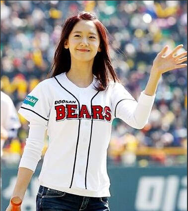 中?日?韓の女性スターによる始球式集、魅力満載