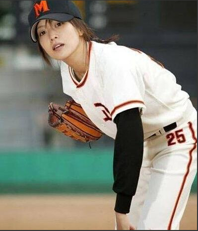 中?日?韓の女性スターによる始球式集、魅力満載