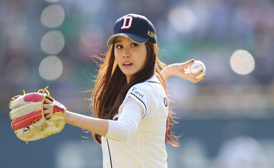 中?日?韓の女性スターによる始球式集、魅力満載