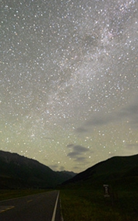 夏の高原、幻想的な夜　新疆