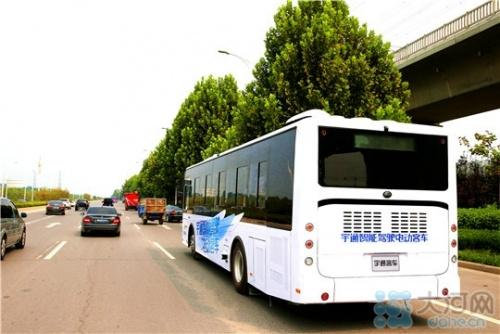 世界初の自動運転大型バス、中國が開発に成功