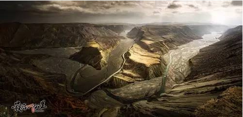 新疆の魅力的な風(fēng)景、美しさに酔いしれる