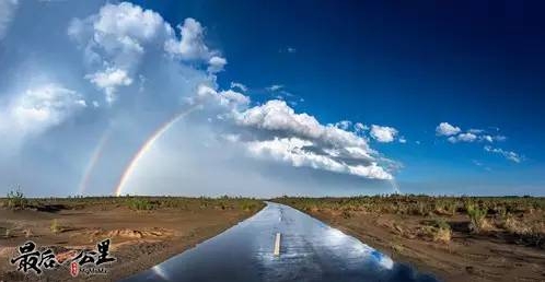 新疆の魅力的な風景、美しさに酔いしれる