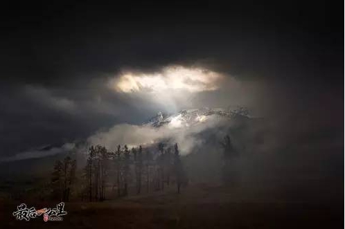 新疆の魅力的な風(fēng)景、美しさに酔いしれる