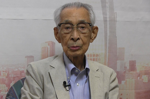 中國(guó)侵略日本軍元兵士「日中友好の前提は侵略を認(rèn)め反省すること」　「私は人を殺さずにすんでよかった」。取材の後、中國(guó)侵略日本軍の元兵士である94歳の高橋哲郎氏（以下敬稱略）は人民網(wǎng)の取材にそう語(yǔ)った。中國(guó)人を「殺さずにすんだ」というこの日本人元兵士は、その生涯の多くを、日本軍國(guó)主義の侵略の罪を懺悔し、歴史の真実を人々に伝えることに費(fèi)やしてきた。