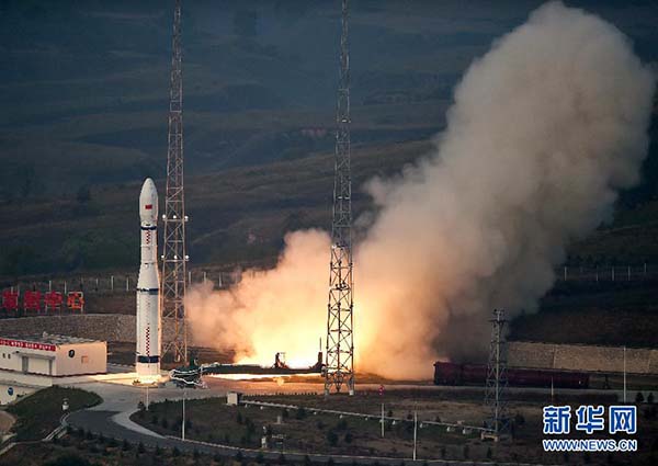 新型ロケット「長(zhǎng)征6號(hào)」　衛(wèi)星20基を一度に打ち上げ