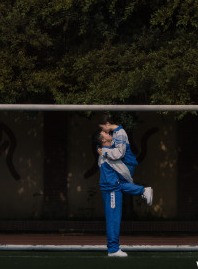 高校の制服でウェディング寫真を撮影、付き合い7周年を記念　四川省